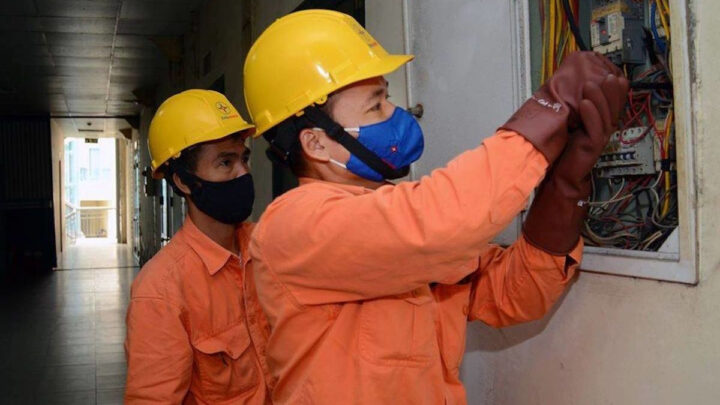 Bảng giá điện sinh hoạt bậc thang mới nhất áp dụng cho hộ gia đình tại Việt Nam, minh họa các mức giá theo từng kWh.