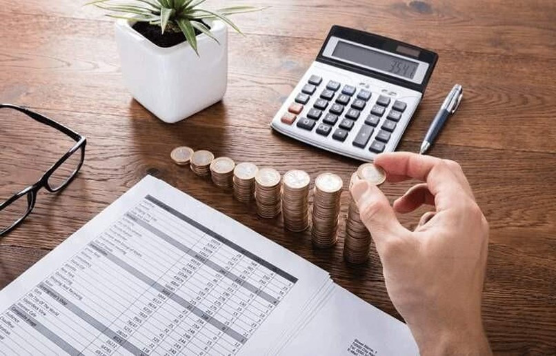 Biểu đồ minh họa cách tính lãi suất quá hạn trên cả tiền lãi chậm trả và dư nợ gốc bị quá hạn, theo công thức tính lãi quá hạn.