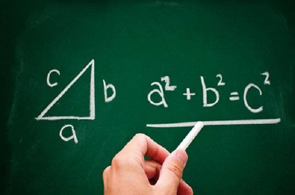 Các phương trình và ký hiệu toán học liên quan đến công thức tính tan trong tam giác