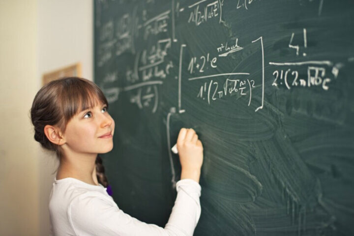Cấu tạo của hình nón với bán kính và chiều cao