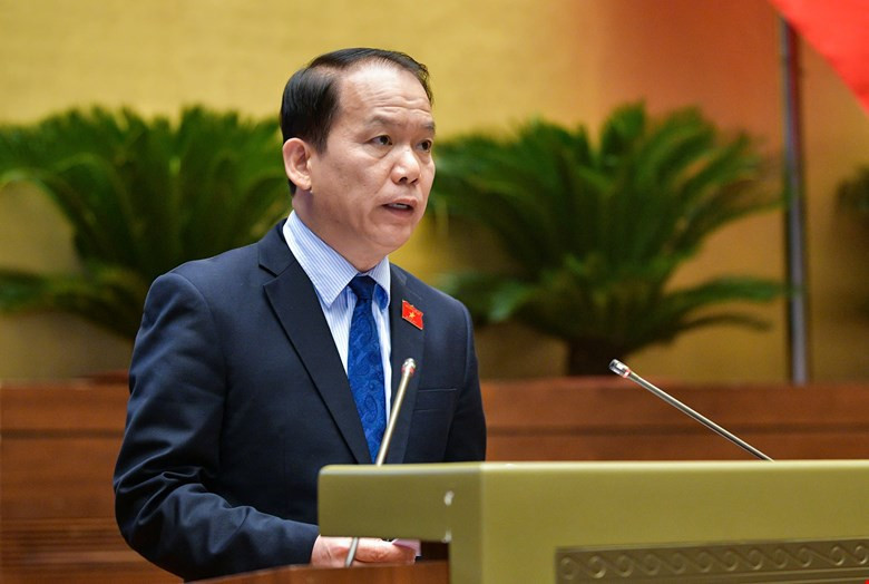 Chủ nhiệm Ủy ban Pháp luật của Quốc hội Hoàng Thanh Tùng trình bày báo cáo thẩm tra về Đề án Thừa Thiên Huế