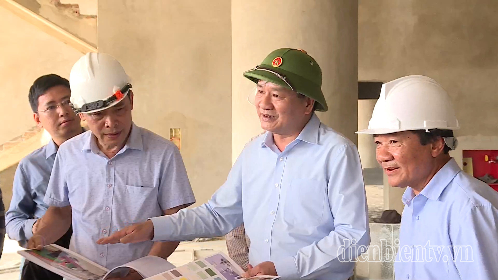 Chủ tịch UBND tỉnh Điện Biên Lê Thành Đô tại công trình Nhà khách tỉnh, đốc thúc tiến độ