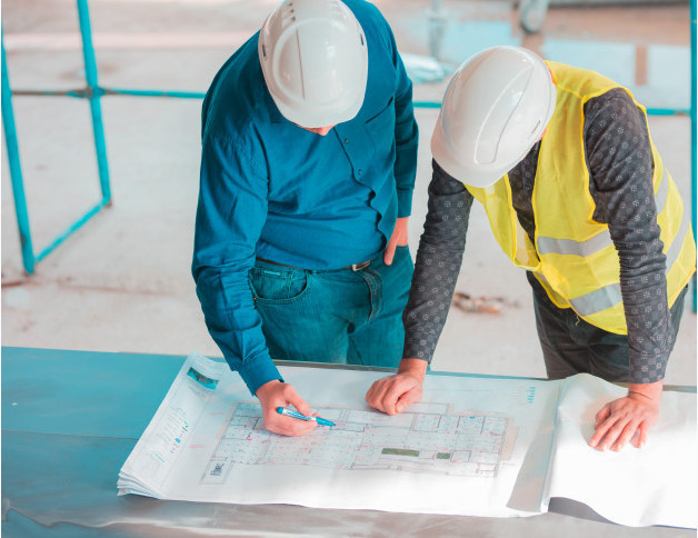 Dây chuyền sản xuất với công nhân, áp dụng công thức tính tiền lương theo sản phẩm hoàn thành