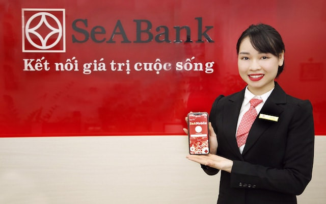 Giao diện minh họa các bước nhập liệu vào công cụ trực tuyến để tính công thức tính lãi vay ngân hàng.