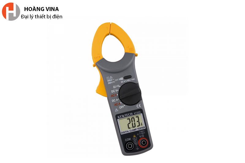 Hình ảnh ampe kìm đang đo dòng điện của hệ thống 3 pha 380V