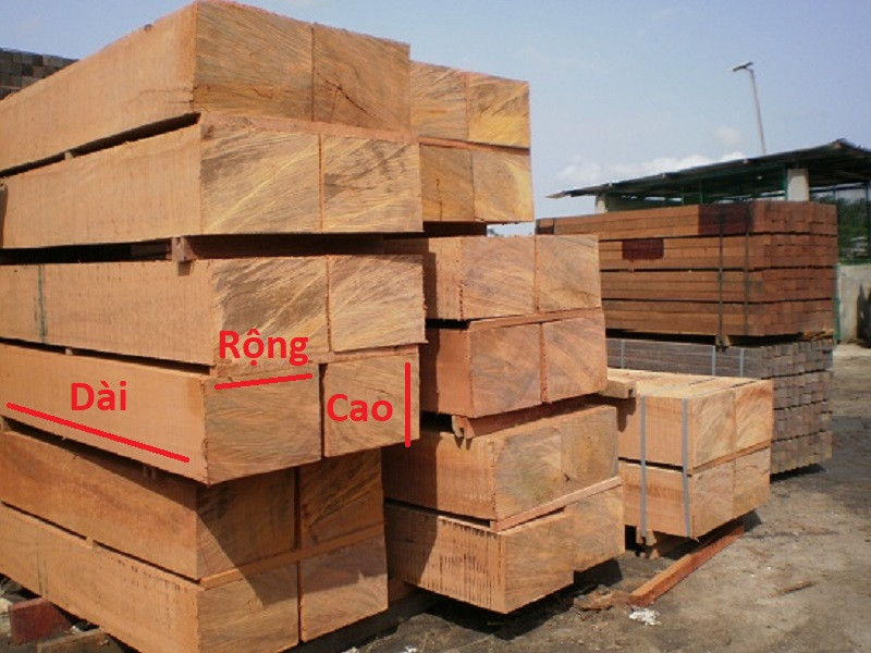 Hình ảnh mô tả việc đo chiều dài, rộng, cao của tấm gỗ ván để áp dụng công thức tính mét khối gỗ