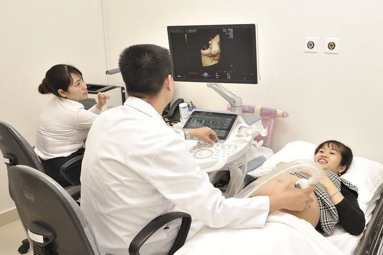 Hình ảnh siêu âm thai nhi, minh họa việc sử dụng siêu âm làm công thức tính ngày dự sinh chính xác.