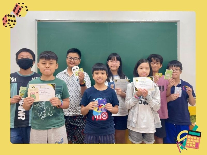 Học sinh đang học toán, minh họa môi trường học tập giúp nắm vững cách tính chu vi hình oval tại Gia Sư Thành Tâm