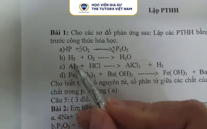 Học sinh đang xác định chất tham gia phản ứng hóa học