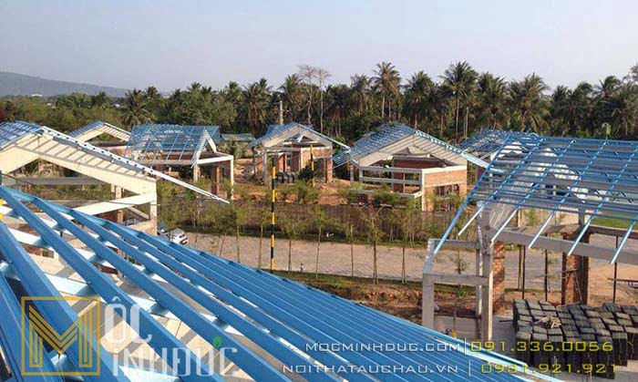 Mái tôn với các góc nghiêng khác nhau thể hiện tiêu chuẩn độ dốc mái tôn