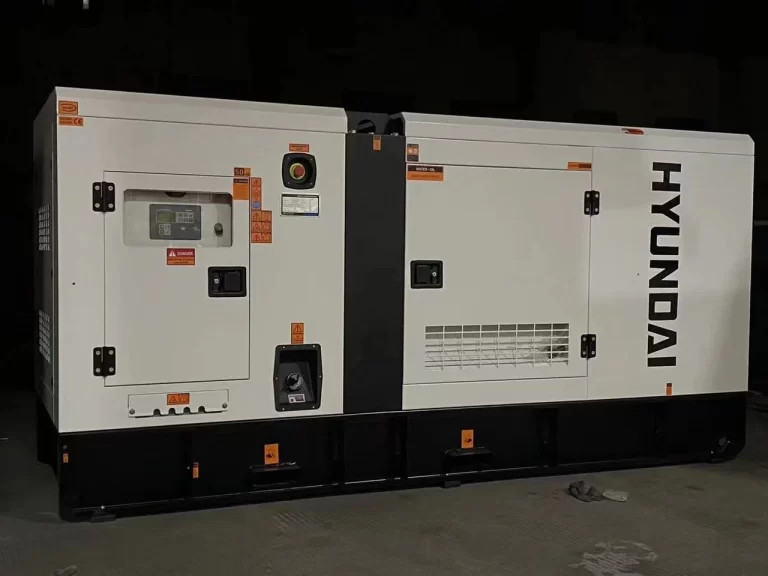 Máy phát điện 3 pha thương hiệu Hyundai với các chỉ số kỹ thuật, liên quan đến công thức tính công suất.