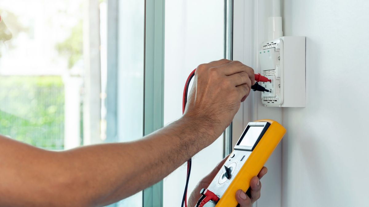 Sơ đồ mạch điện cơ bản với vôn kế và ampe kế, dùng để tính công suất điện theo công thức P = U x I