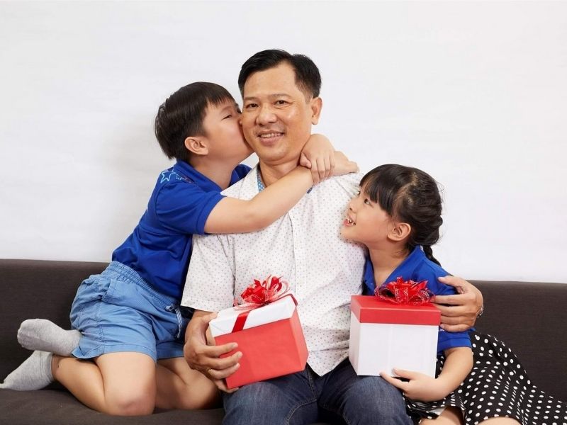 Qúy PHHS nên quan tâm đến con trẻ Qúy PHHS nên quan tâm đến con trẻ